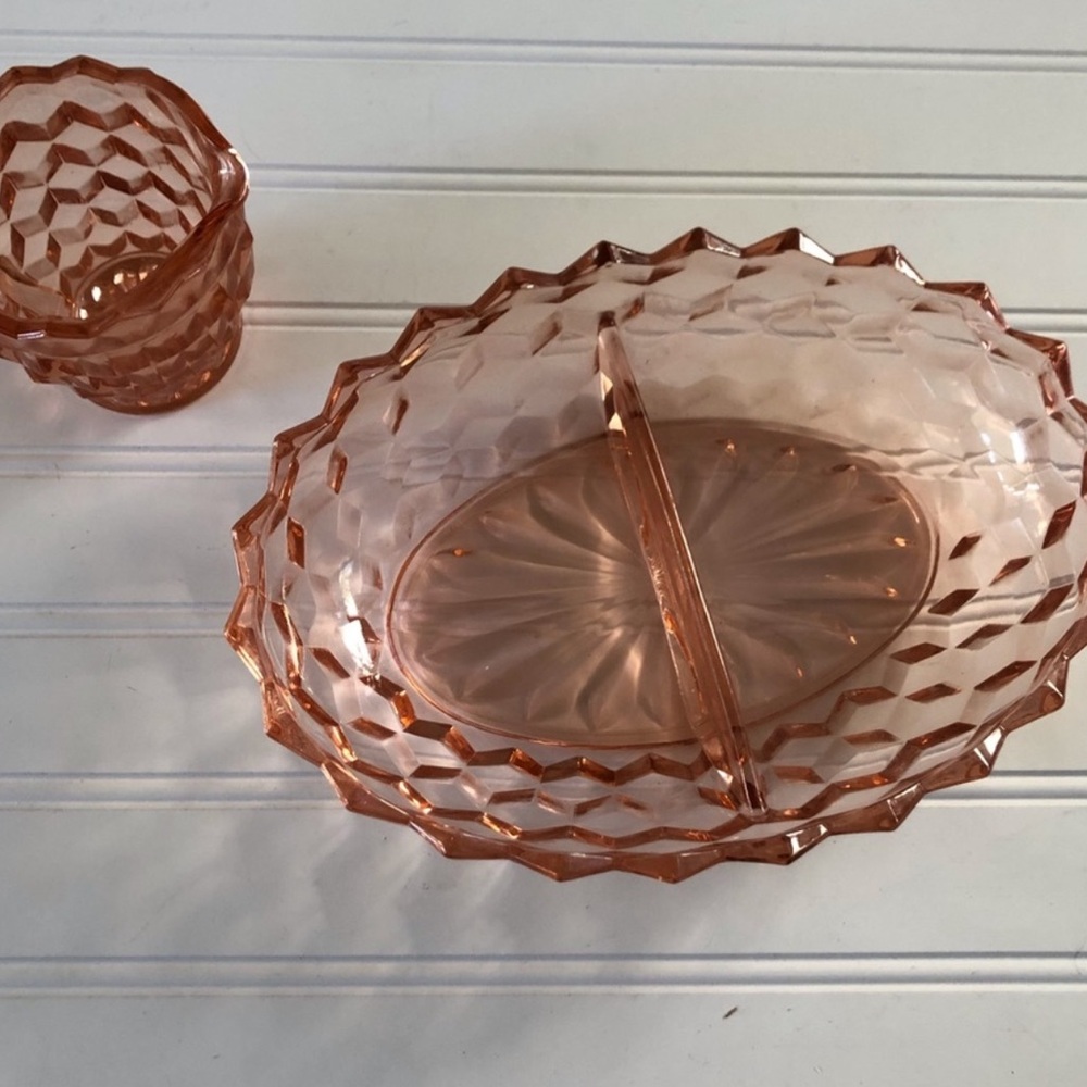 Vintage pink depression snack bowl and milk cream
Cup split bowl glassware - Picture 7 of 8